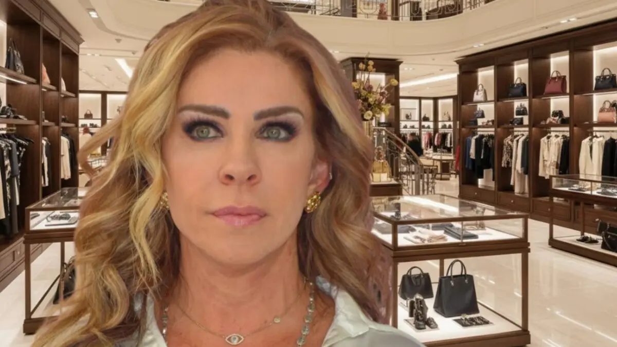  La conductora pidió a la tienda hacerse responsable, luego de que el robo quedó registrado por cámaras de seguridad 