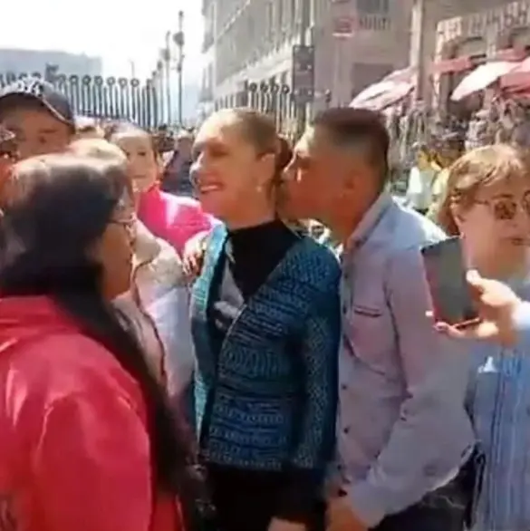 VIDEO: Sujeto irrumpe el espacio personal de la presidenta Claudia Sheinbaum; así reaccionó VIDEO: Sujeto irrumpe el espacio personal de la presidenta Claudia Sheinbaum; así reaccionó