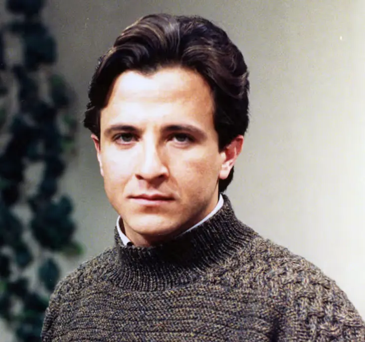 Desde su adolescencia, participó en diversas obras y programas, pero fue en 1993 cuando alcanzó la cima de la popularidad. Especial