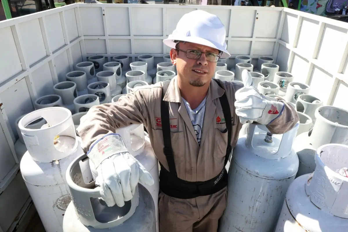 Las unidades de reparto están debidamente identificadas con el logotipo oficial de Gas Bienestar y Pemex. Cuartoscuro.