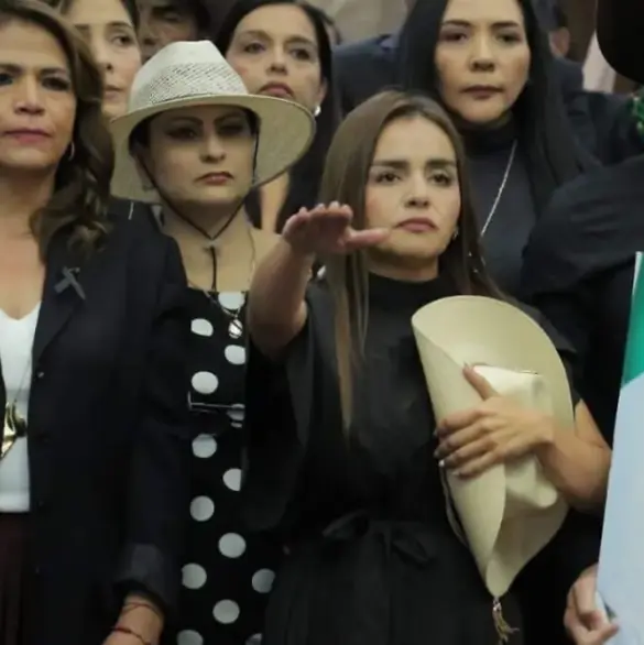 Grecia Quiroz rinde protesta como alcaldesa de Uruapan: "Dejaré el México que Carlos hubiera querido"