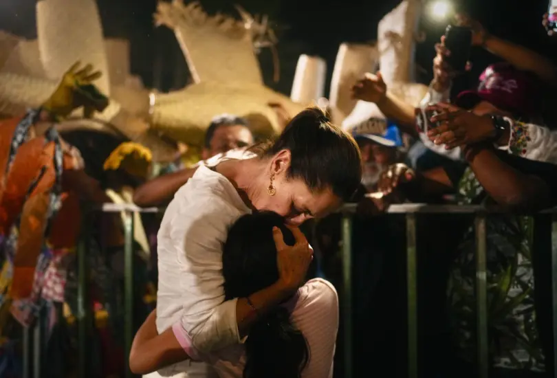 El reciente incidente en contra de la mandataria muestra una realidad alarmante: este tipo de violencia contra las mujeres ocurre en todos los espacios, desde las aulas hasta los más altos niveles de poder. El reciente incidente en contra de la mandataria muestra una realidad alarmante: este tipo de violencia contra las mujeres ocurre en todos los espacios, desde las aulas hasta los más altos niveles de poder.