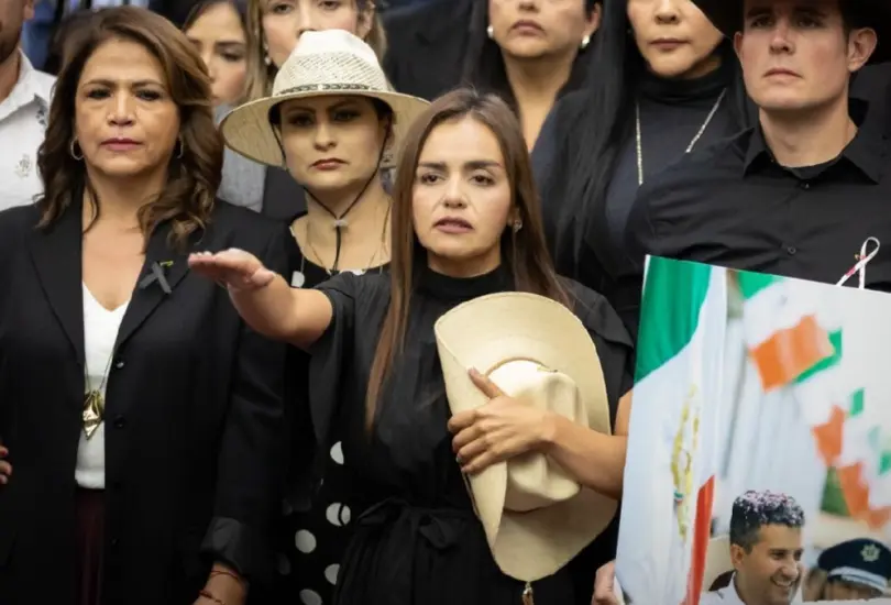 El Movimiento del Sombrero eligió a Grecia Quiroz como sucesora de Carlos Manzo. El Movimiento del Sombrero eligió a Grecia Quiroz como sucesora de Carlos Manzo.