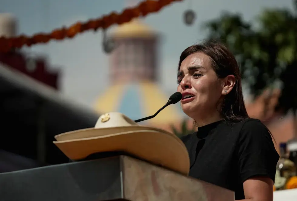 Grecia Quiroz durante el funeral de Carlos Manzo, en Uruapan, el 2 de noviembre. Especial