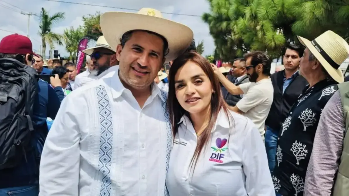 Carlos Manzo y Grecia Quiroz. DIF Uruapan