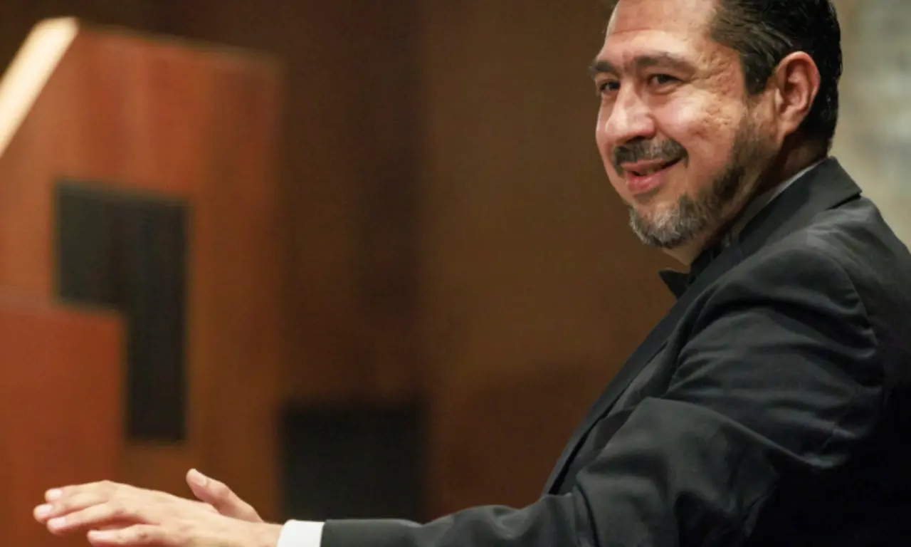  Entre árboles, naturaleza y el ambiente relajado de Chapultepec, las notas del violín y los acordes de la orquesta prometen envolver al público en una atmósfera única.
 