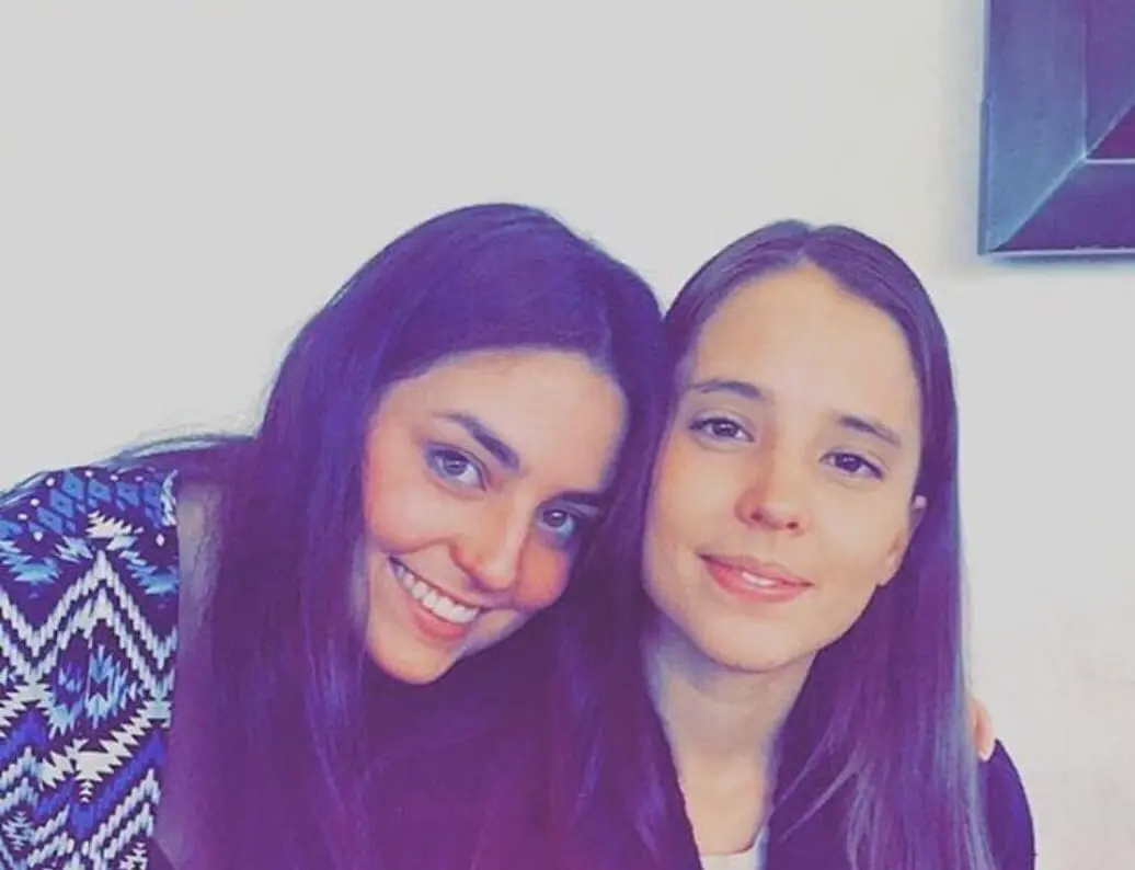 Flor Silvestre fue la madrina artística de Susana y Majo en el programa de Don Francisco, “Sábado Gigante”, en el año 2009.