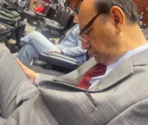 S&iacute; soy yo, pero no es reciente: Diputado Isidro Villegas reconoce haberse dormido durante sesi&oacute;n en San L&aacute;zaro