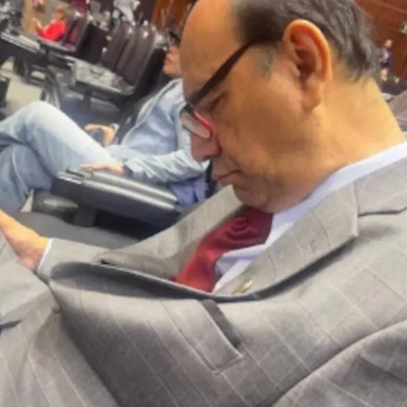 Sí soy yo, pero no es reciente: Diputado Isidro Villegas reconoce haberse dormido durante sesión en San Lázaro Sí soy yo, pero no es reciente: Diputado Isidro Villegas reconoce haberse dormido durante sesión en San Lázaro