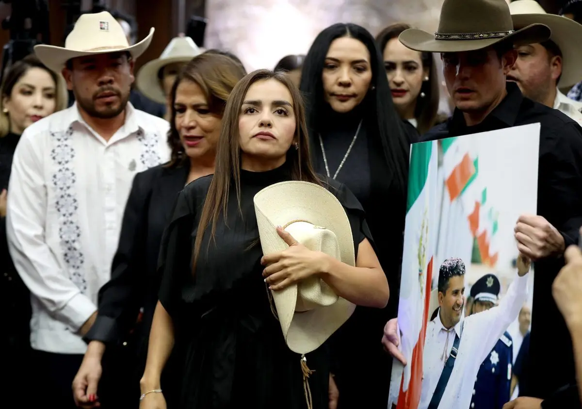 Grecia Quiroz prometió seguir con el legado de su esposo. FB: Grecia Quiroz.