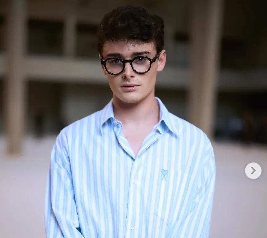 Se integró a la serie cuando tenía 11 años, siendo uno de los miembros más pequeños del reparto. Ahora tiene 21 años y ha participado en películas como "El tutor" y "Waiting for Anya".