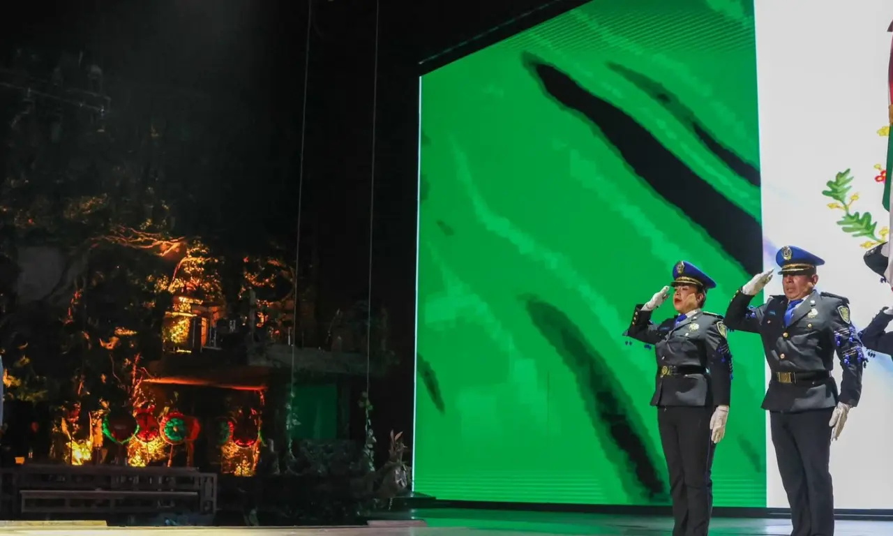  Rojo de la Vega rindió su Primer Informe de Gobierno. 