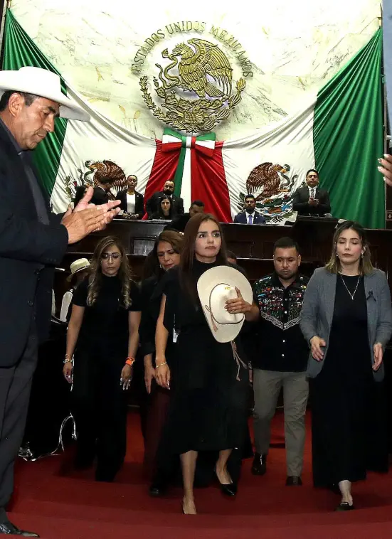 El 5 de noviembre, el Congreso de Michoacán nombró oficialmente a Grecia Quiroz como presidenta municipal sustituta. Facebook.