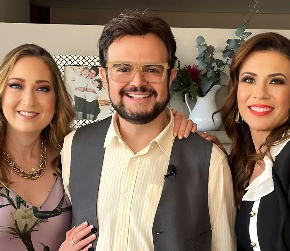 El cantante reconoció que conoció a su esposa Karen en un antro cuando ella tenía 15 años y él 23.