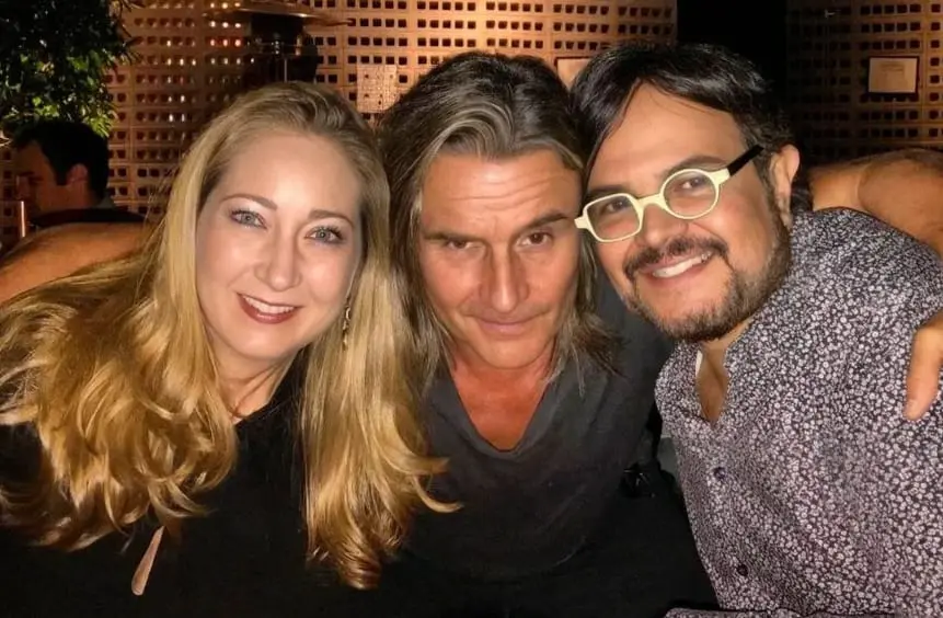 Aleks y Karen se casaron en 2001 en una lujosa ceremonia celebrada en Acapulco, pero tienen más de 30 años de conocerse.