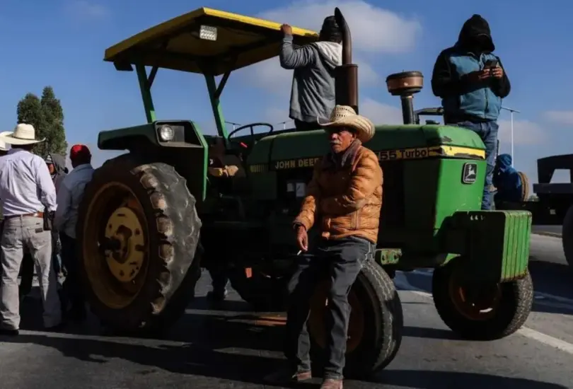 Transportistas y agricultores organizan un nuevo bloqueo carretero durante noviembre. Transportistas y agricultores organizan un nuevo bloqueo carretero durante noviembre.