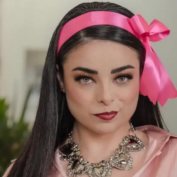 Es grosera con todos: Maquillista acusa a Violeta Isfel de amenazarlo e insultarlo en una sesión de fotos