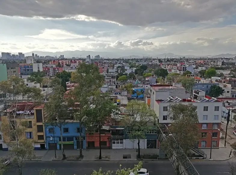 Con el propósito de reducir afectaciones al tránsito, los trabajos se realizan durante horario nocturno, lo que permite avanzar con mayor rapidez sin generar cortes totales a la circulación. Especial.