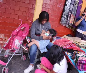 "Busco mujer que esté lactando": Alertan sobre forma de acoso de los llamados "vampiros blancos"