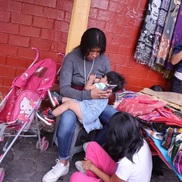 "Busco mujer que esté lactando": Alertan sobre forma de acoso de los llamados "vampiros blancos"