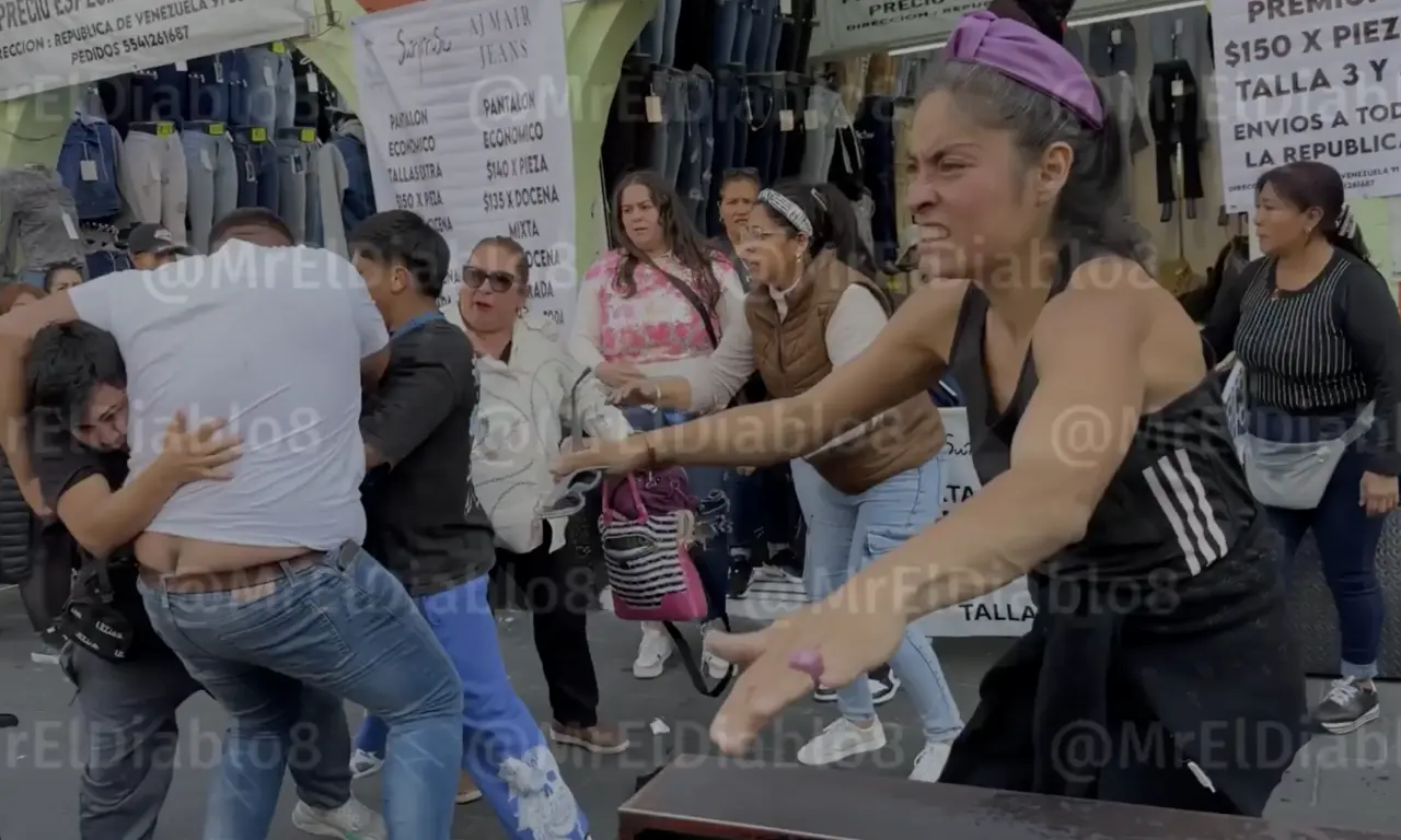 Clientes reciben golpiza por intentar cambiar un pantalón en el Centro Histórico, CDMX | VIDEO 