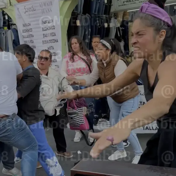 Clientes reciben golpiza por intentar cambiar un pantalón en el Centro Histórico, CDMX | VIDEO