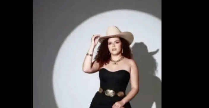 Recientemente se viralizaron unas fotos de Lucerito con un cambio de imagen, pero estaban hechas con inteligencia artificial.