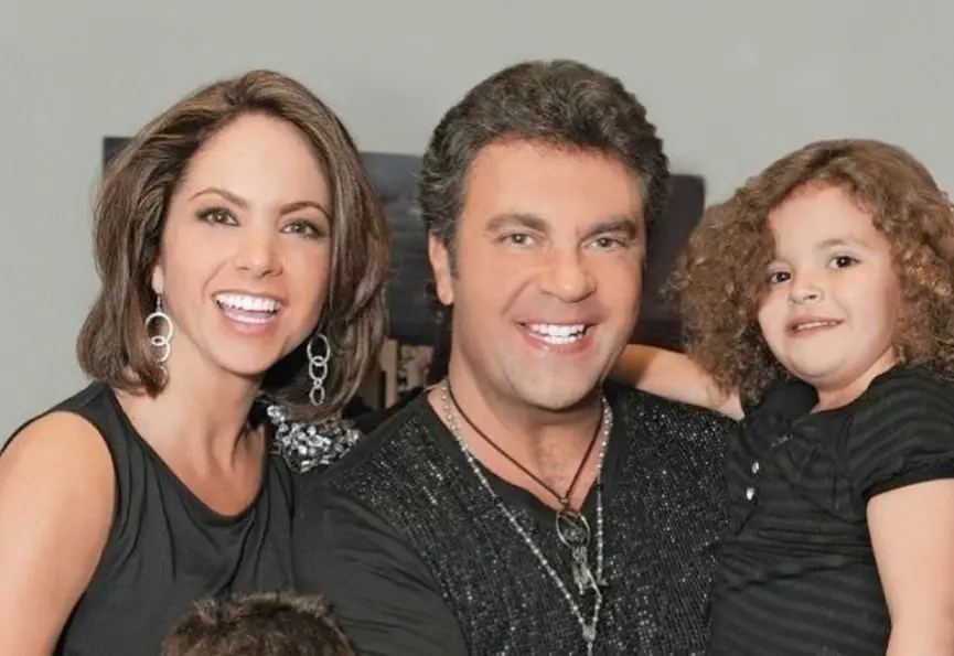 Lucerito tiene un hermano cuatro años más grande llamado José Manuel Mijares, pero él está alejado del mundo del espectáculo.