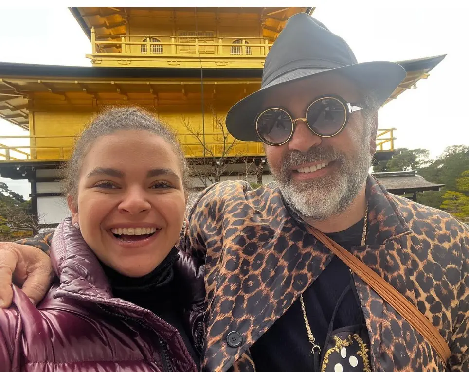 El cantante español Melendi también invitó a Lucerito a cantar en su concierto en el Auditorio Nacional.<br>