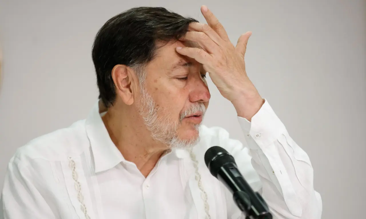  Senado habría pagado vuelo a Europa de 120 mil pesos a Noroña 
 