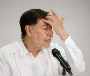 Senado habría pagado vuelo a Europa de 120 mil pesos a Noroña 