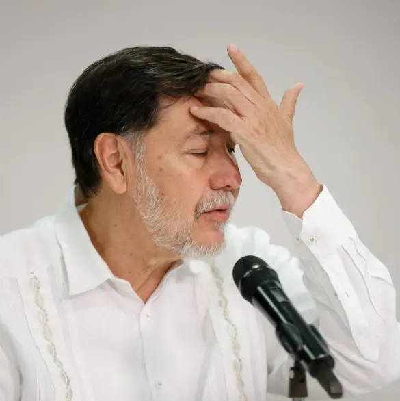 Senado habría pagado vuelo a Europa de 120 mil pesos a Noroña 