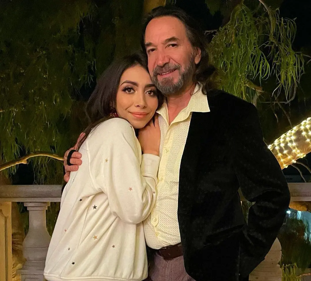 Tiene 26 años de edad.<br>