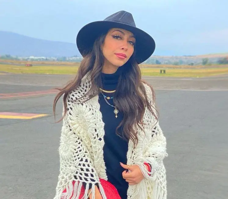 Goza de gran popularidad en Instagram, donde tiene 196 mil seguidores.