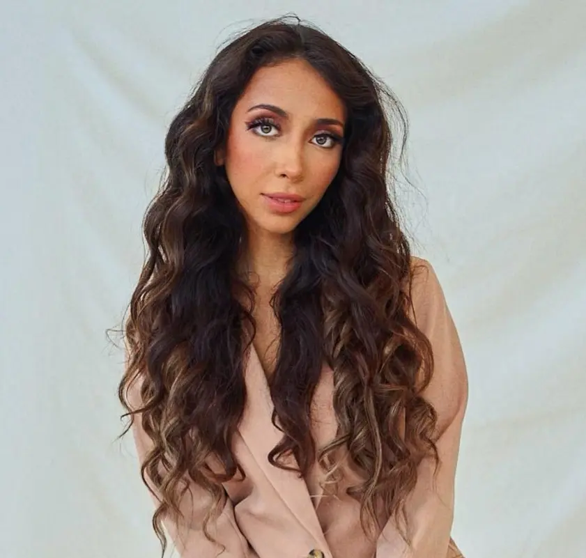 Es hija de Marco Antonio Solís y Cristian Salas, la actual esposa del cantante.