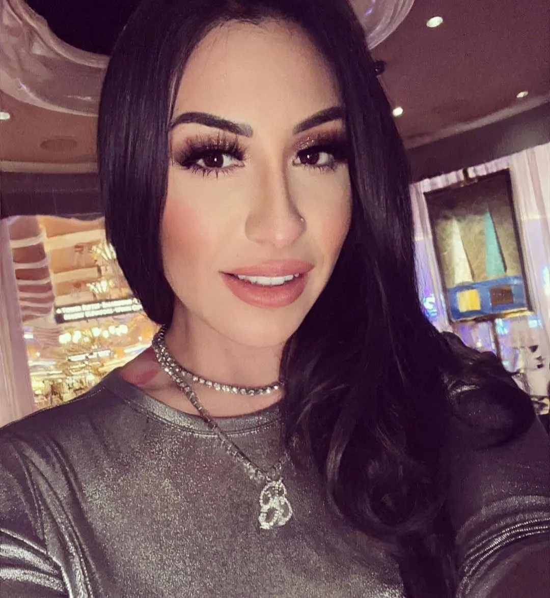 Tiene 36 años de edad y es la hija mayor de Solís.