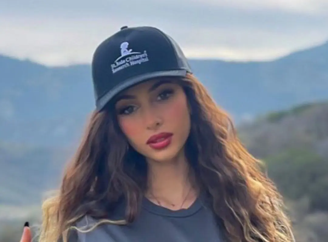 Es hija de Marco Antonio Solís y Cristian Salas.