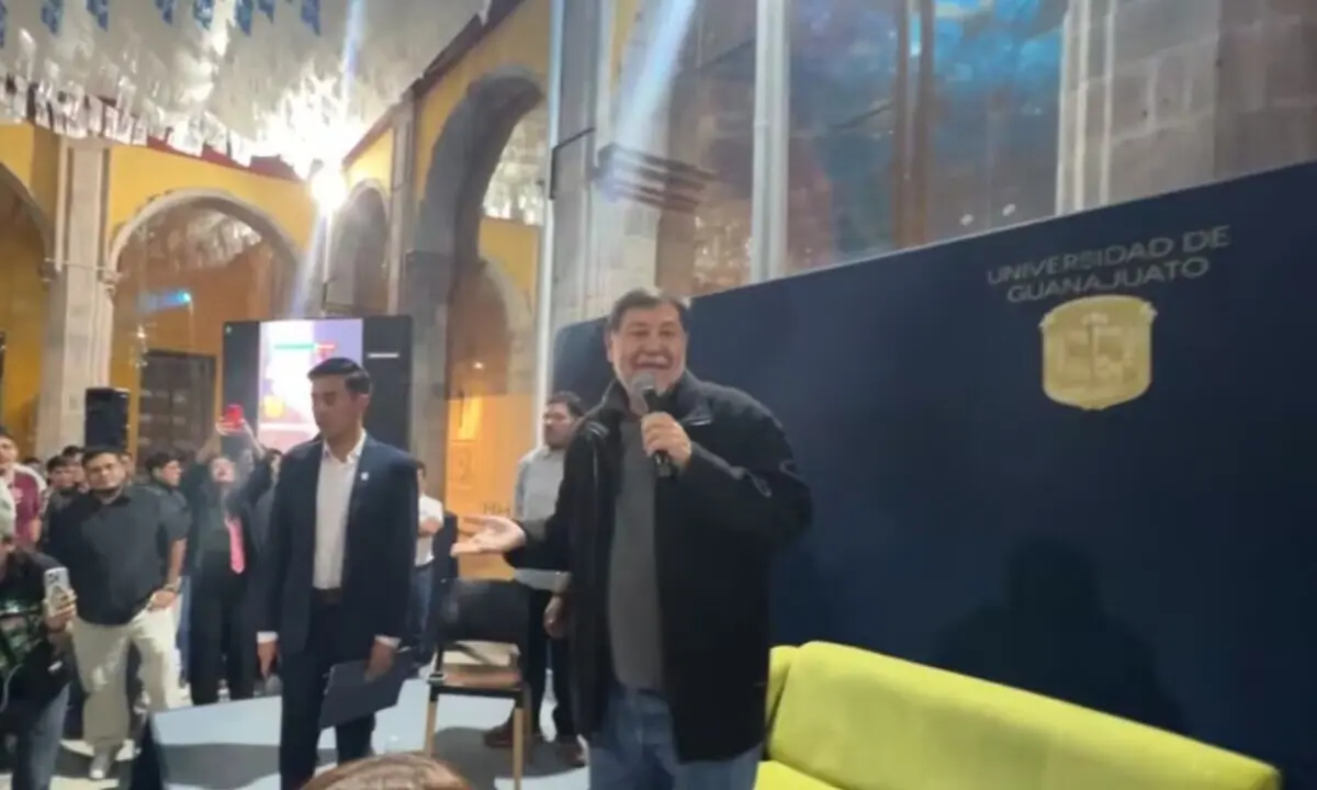  El senador morenista había sido invitado al Tercer Encuentro Nacional Estudiantil de Ciencia Política. 