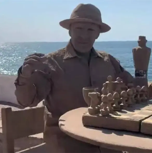 Matan a "El Arenas", artista de arena que dio identidad al malecón de Puerto Vallarta Matan a "El Arenas", artista de arena que dio identidad al malecón de Puerto Vallarta