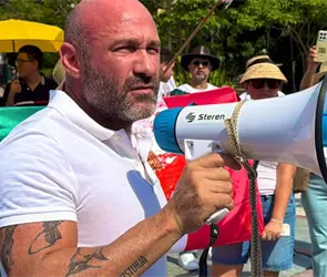 ¿Le dieron permiso sus papás?: Critican a Pedro Ferriz Hijar por ir a marcha de la Generación Z