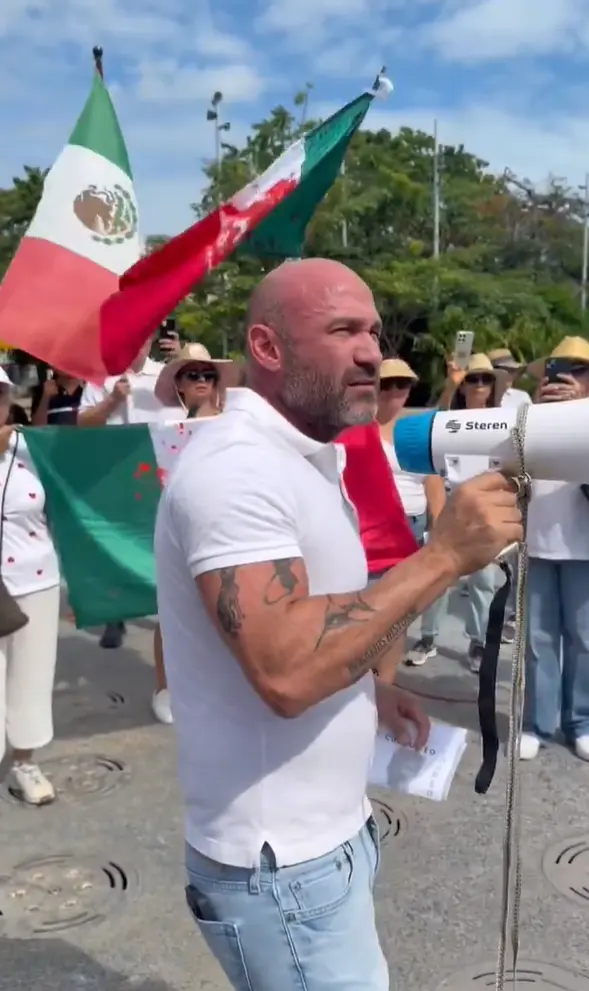 Pedro Ferriz Hijar asiste a Marcha Generación Z Especial