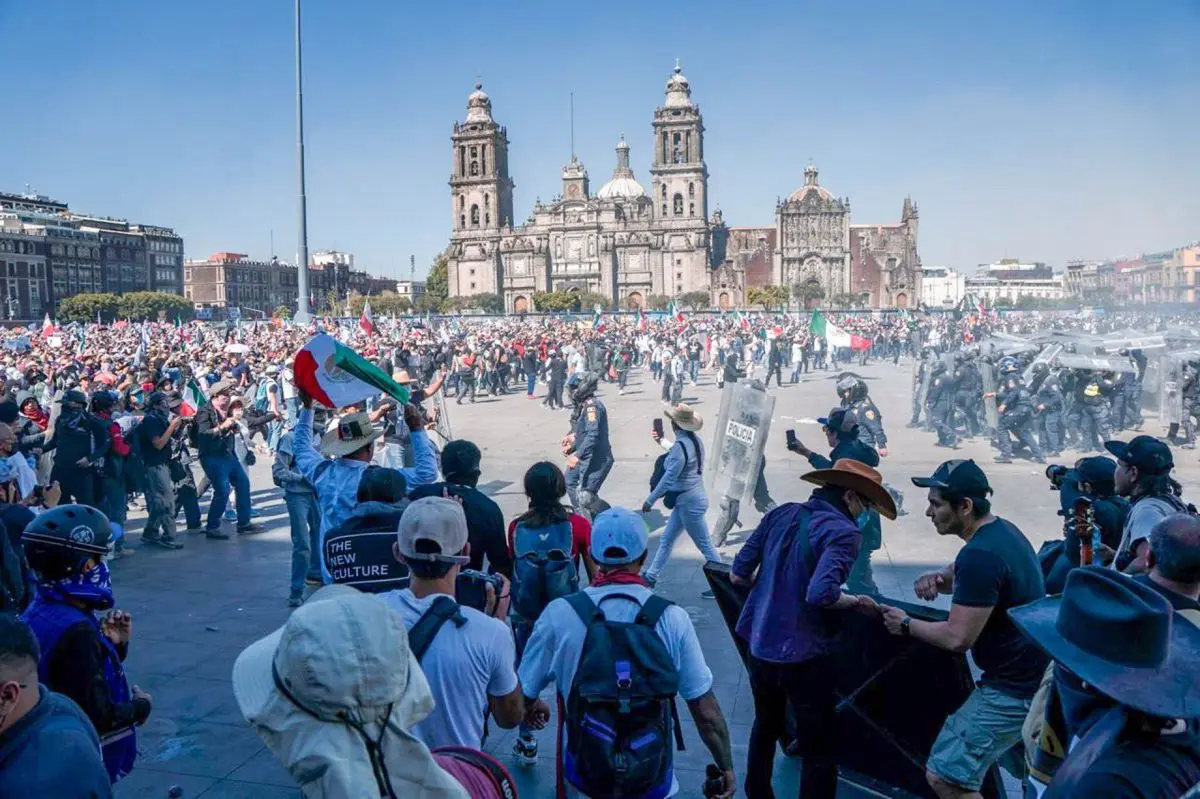 Enfrentamiento en la explanada del Zócalo Cuartoscuro