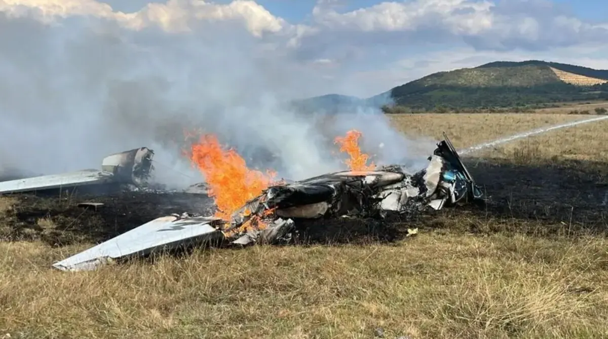  La aeronave se incendió tras el impacto. 