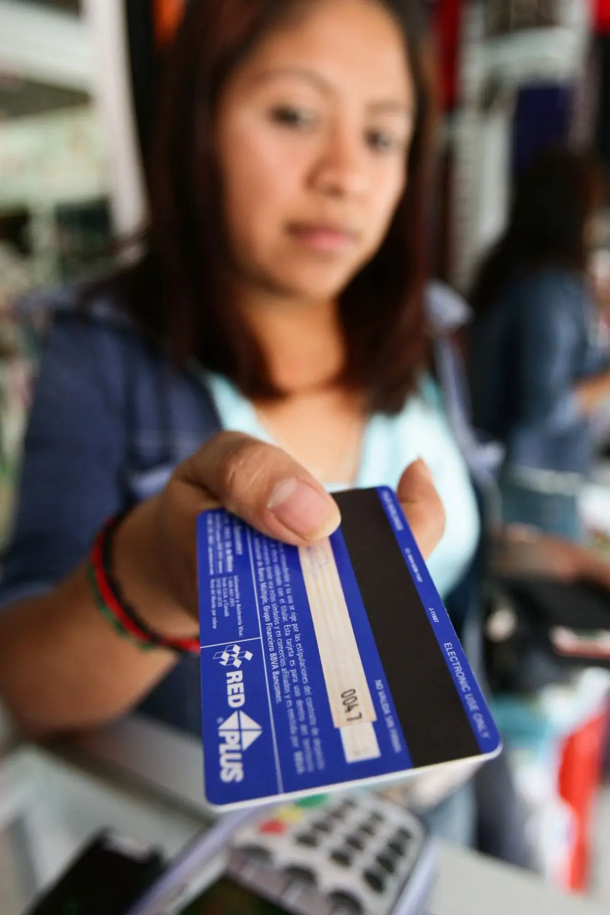 Entre los pasos recomendados se encuentran: liquidar deudas vencidas, priorizar aquellas con más tiempo de atraso, evitar pagos mínimos para no generar más intereses. Cuartoscuro.