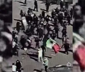 Golpean a persona con bandera de México: ¿El video es de la marcha de la Generación Z en el Zócalo?