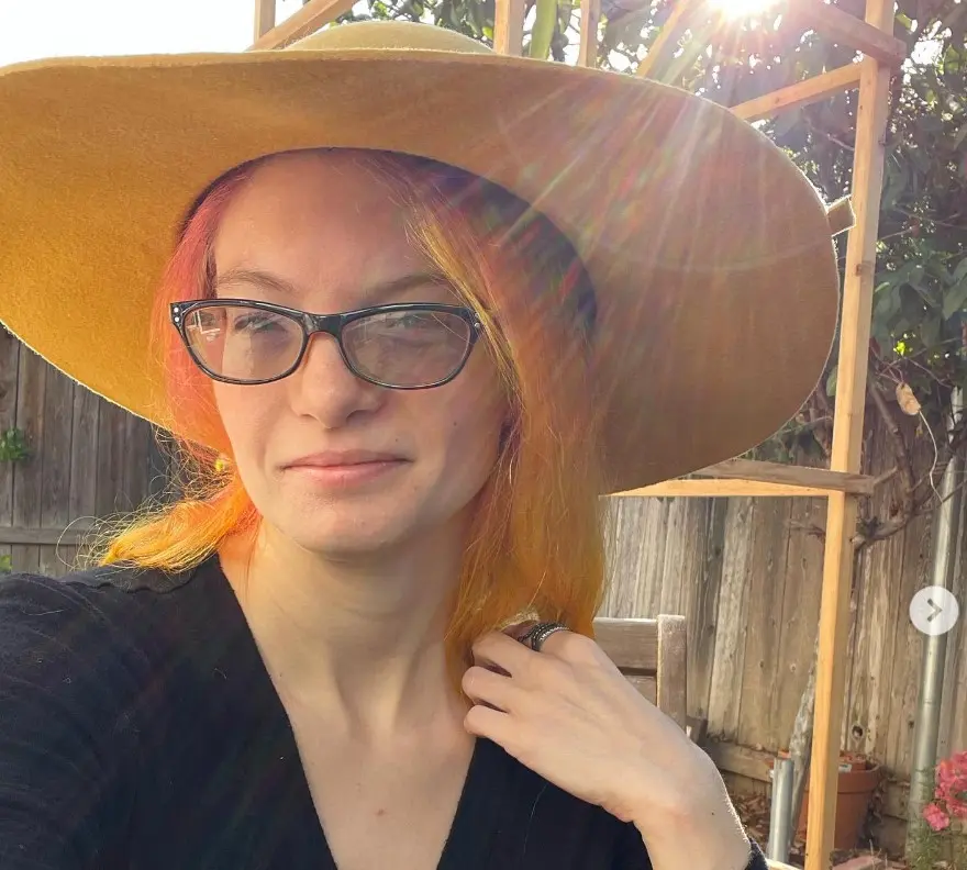 Hoy en día tiene 38 años y trabaja como maestra.