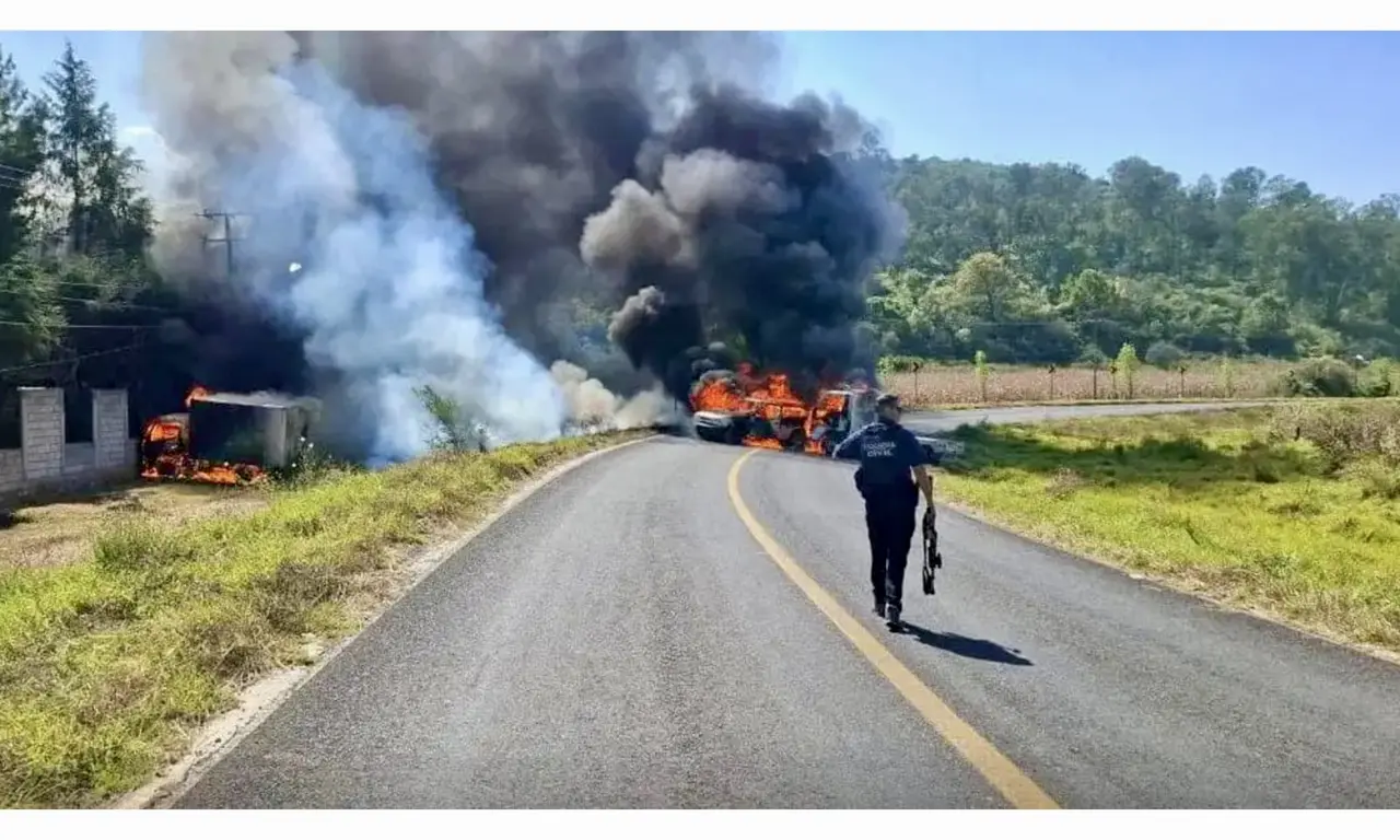 Bloqueos y balaceras en 12 municipios tras operativo contra líder del CJNG | VIDEO 