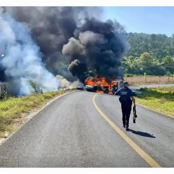 Bloqueos y balaceras en 12 municipios tras operativo contra líder del CJNG | VIDEO Bloqueos y balaceras en 12 municipios tras operativo contra líder del CJNG | VIDEO