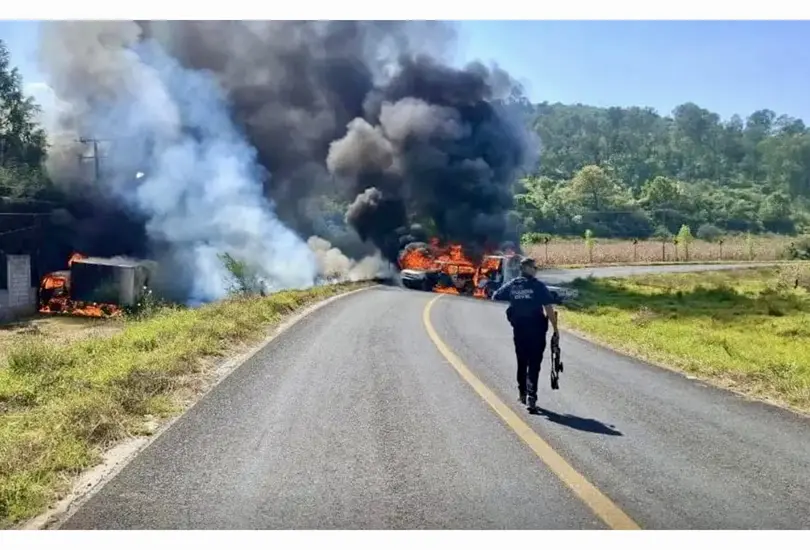 Bloqueos y balaceras en 12 municipios tras operativo contra líder del CJNG | VIDEO Bloqueos y balaceras en 12 municipios tras operativo contra líder del CJNG | VIDEO