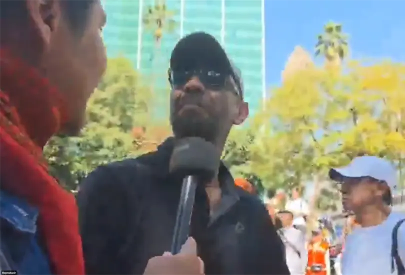 Usuarios en redes sociales cuestionaron tanto las edades de los asistentes, como su negativa a hablar.